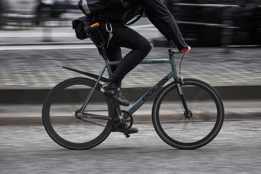 Ass Savers Fendor Bendor Regular - Foldable rear mudguard on fixed gear urban bike ridden by bike messenger