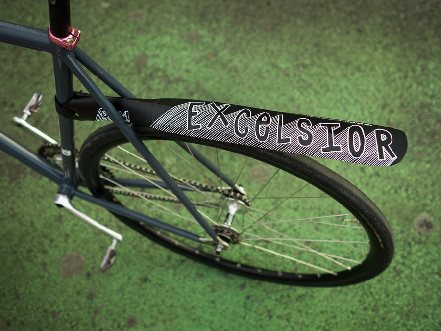 Excelsior - Foldable rear mudguard by "Notchas" Chas Christiansen on grey singel speed bike